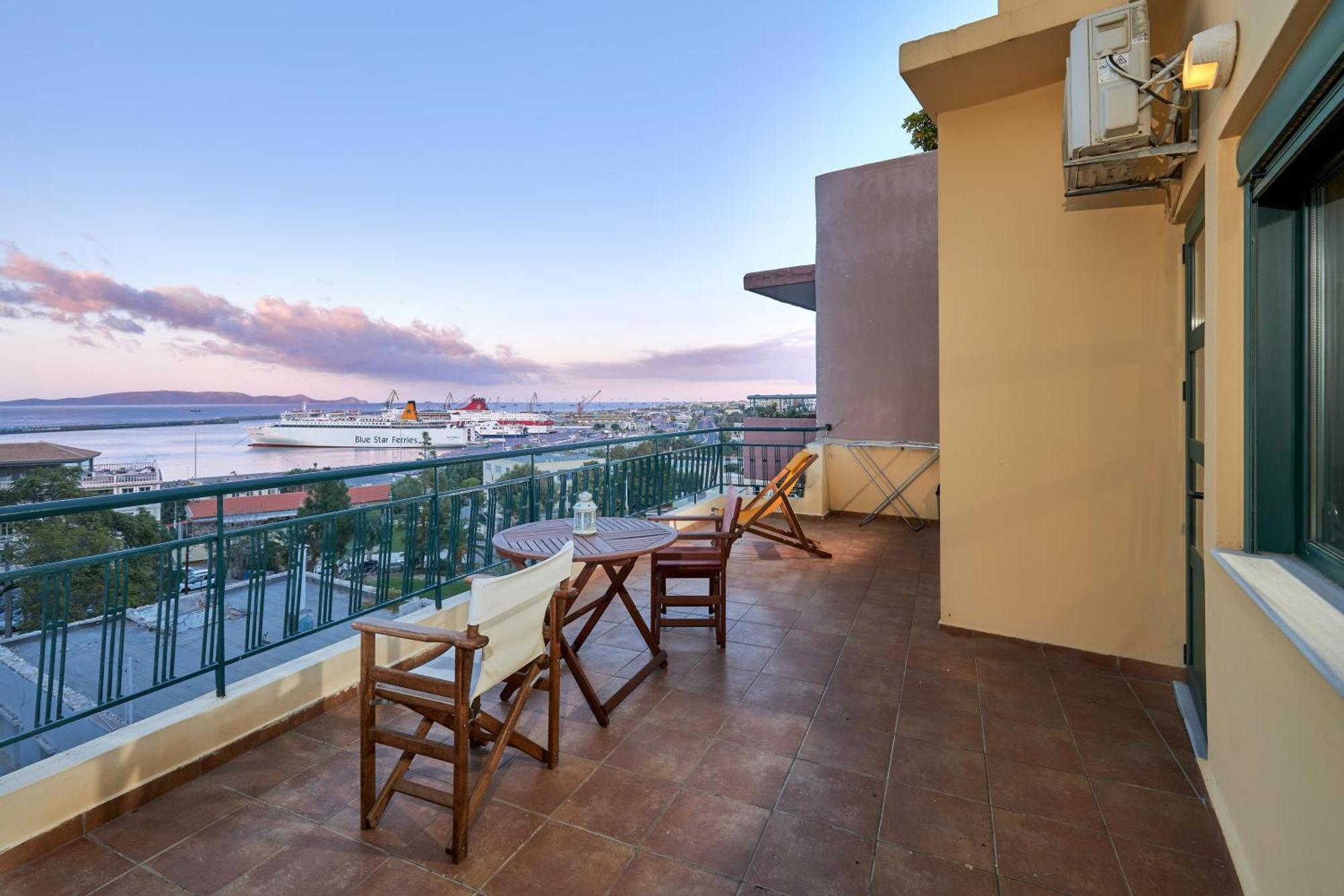 Center Penthouse With Sea View *